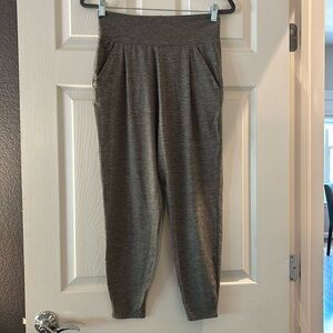 Vuori light weight joggers